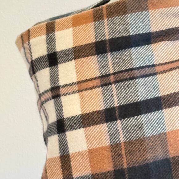 Vince Camuto Tartan Plaid Oversized Fringe Scarf One Sz Knit Preppy Fall Winter - Picture 2 of 5